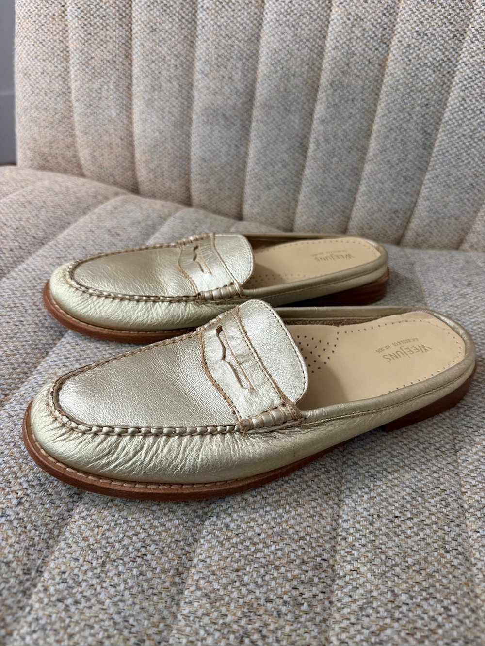 GH BASS - Weejuns Metallic Gold soft Slip-On Penny Loafers - sz 8